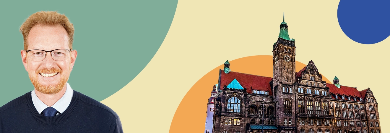 Ein Porträtfoto von Ferenc Csák, Leiter Kulturbetrieb Chemnitz, kombiniert mit dem Rathaus