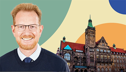Ein Porträtfoto von Ferenc Csák, Leiter Kulturbetrieb Chemnitz, kombiniert mit dem Rathaus