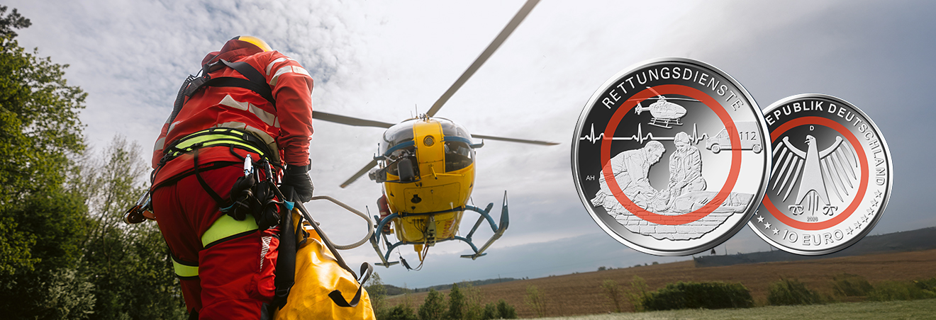 Collage mit dem Foto eines Rettungshubschraubereinsatzes sowie der 10-Euro-Polymerringmünze „Rettungsdienste“